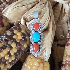 Beautiful NWOT Native American Navajo Turquoise & Coral 3 Stone Pendant ❤️🎁🩵